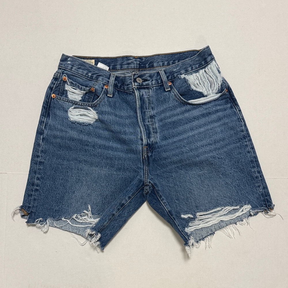 Levi’s 501 90’s Distressed Denim Shorts Women’s Size 31 - Picture 1 of 11